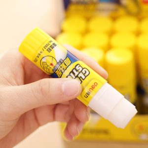 Deli Glue Stick 7092 Strong Adhesive Not Volatile PVP Material (20g) - Image 3