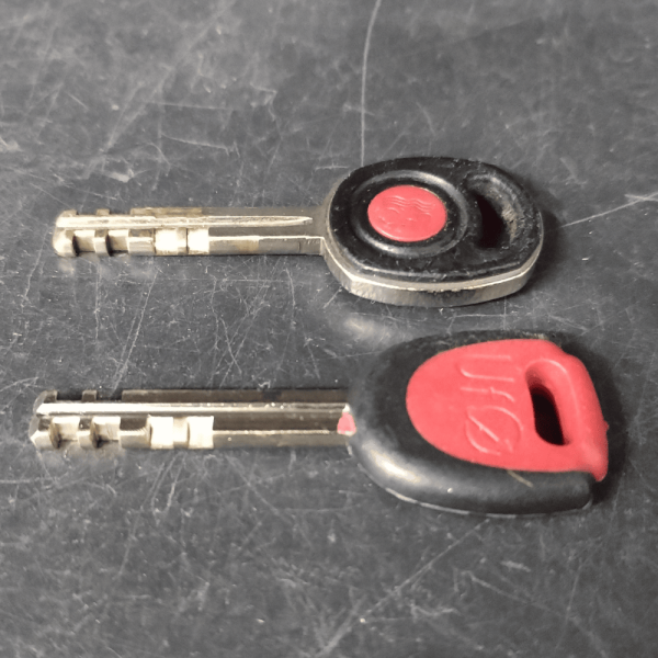 UFO US5000AR 51511323 RED PADLOCK HEAVY DUTY ANTI RUST KEY ALIKE - Image 3